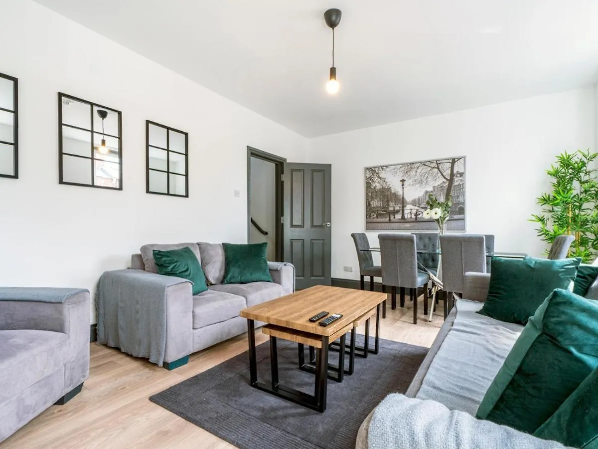 Pass The Keys Spacious Queens Uni Beside Cafes And Restaurants Belfast Apartment