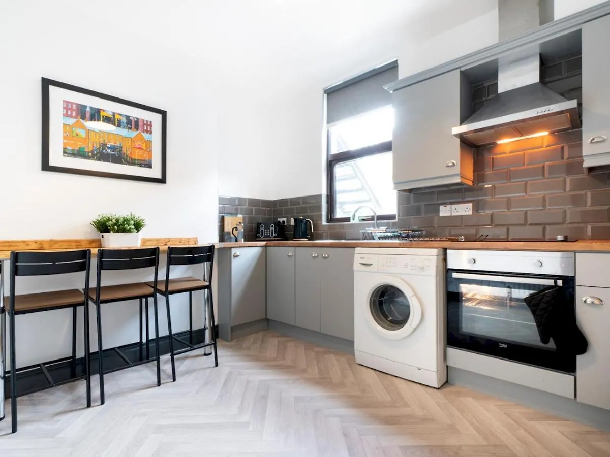 Pass The Keys Spacious Queens Uni Beside Cafes And Restaurants Belfast Apartment