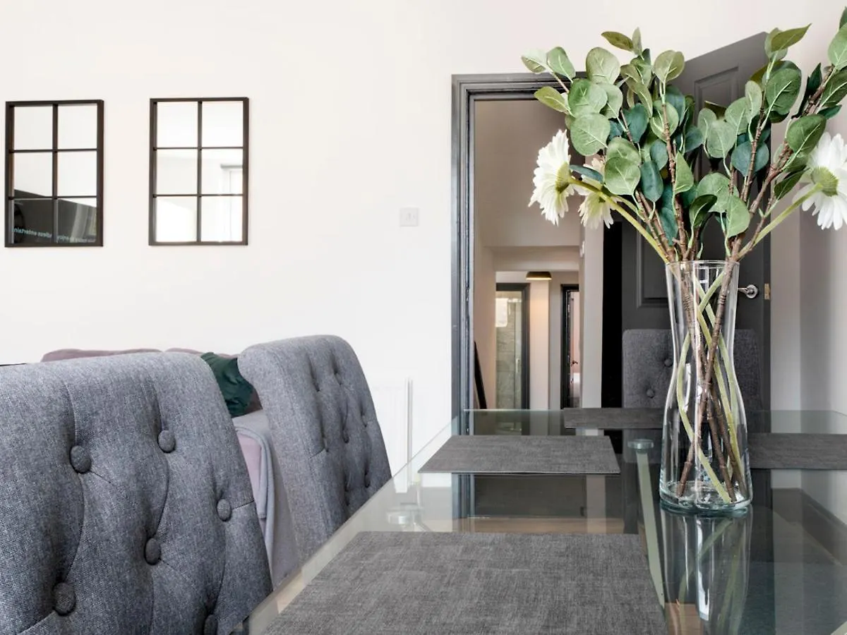 Pass The Keys Spacious Queens Uni Beside Cafes And Restaurants Belfast Apartment