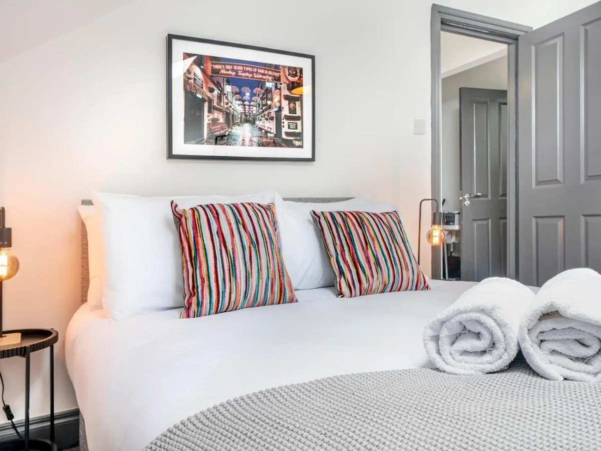 Pass The Keys Spacious Queens Uni Beside Cafes And Restaurants Belfast